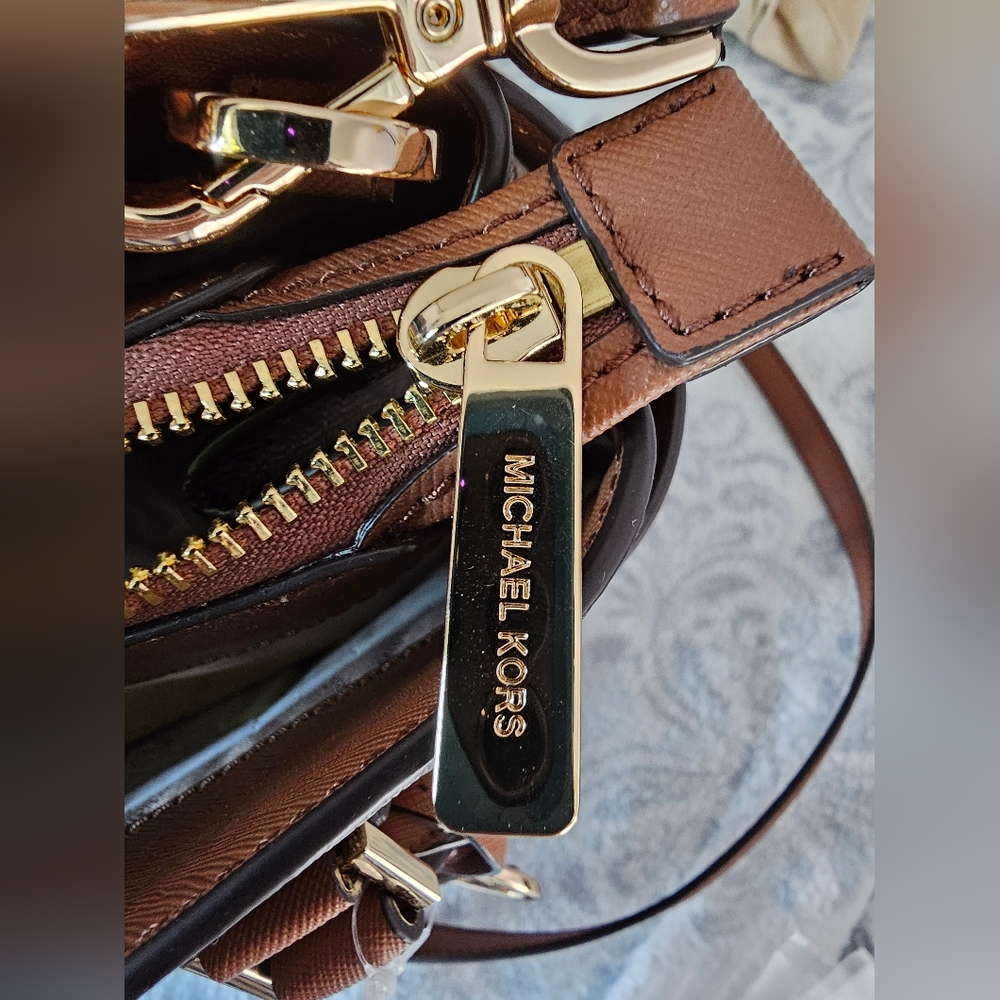 NWOT MICHAEL KORS LYNN LOGO MONOGRAM LARGE SATCHEL - Picture 6 of 10